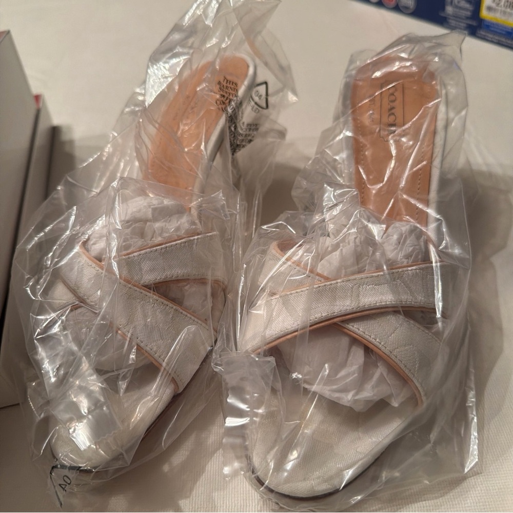 NWT Coach Ciara P595 white signature canvas, natural leather, 9M - Picture 8 of 12